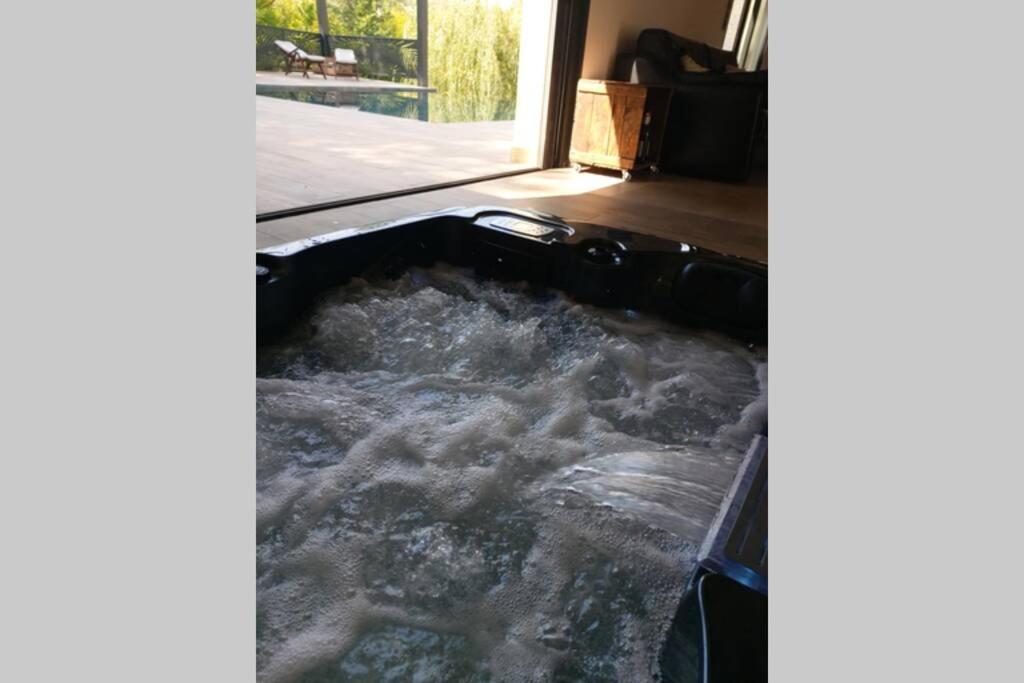 Un Petit Coin De Bali Avec Spa Et Piscine Prives Carpentras Dış mekan fotoğraf